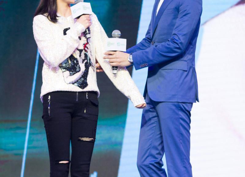 女朋友放假就生气了怎么哄