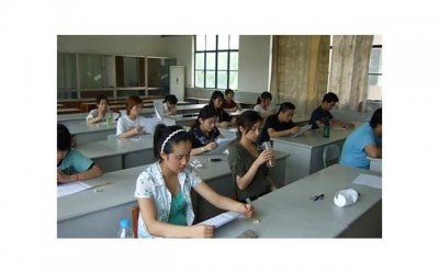 ​和女孩子怎么聊天找话题，学会倾听和观察