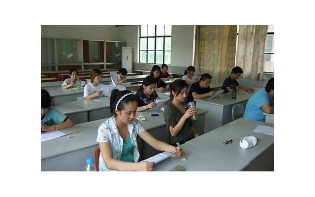 和女孩子怎么聊天找话题，学会倾听和观察