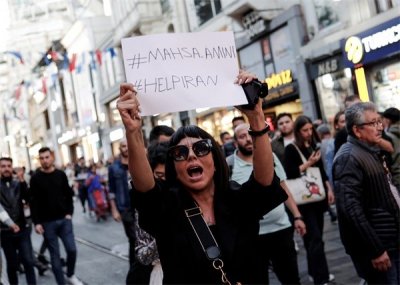 ​“策划破坏活动”？伊朗逮捕12名涉外人员