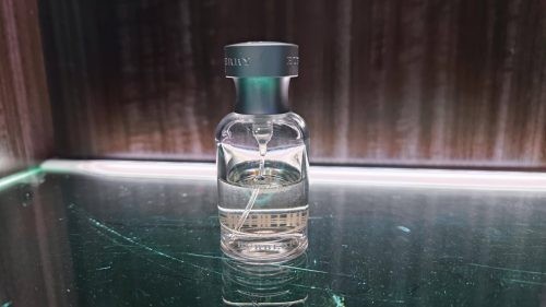 十大公认最好闻的香水男士(10款好闻不贵的男士香水)插图9