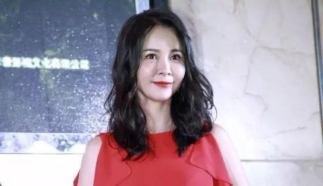 童年女杨若兮神复出，大变样撞脸沈梦辰，38岁演第一美人遭吐槽