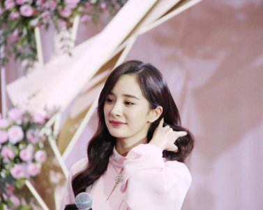 ​杨幂发际线又曝光！当造型师摘掉其假发，前后对比判若两人