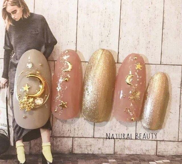 星月美甲长什么样？最近ins上超火的星月美甲图片大全 很适合春天