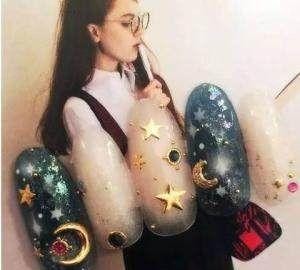 星月美甲长什么样？最近ins上超火的星月美甲图片大全 很适合春天