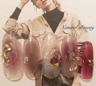 ​星月美甲长什么样？最近ins上超火的星月美甲图片大全 很适合春天