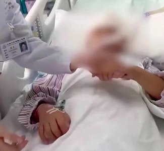 ​湖南省某中学发生一起震惊全国的校园暴力事件，脑浆都流了出来