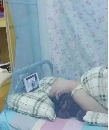 女生宿舍最雷人画面,图二有点羞羞,最后一个脏起来,男生也汗颜