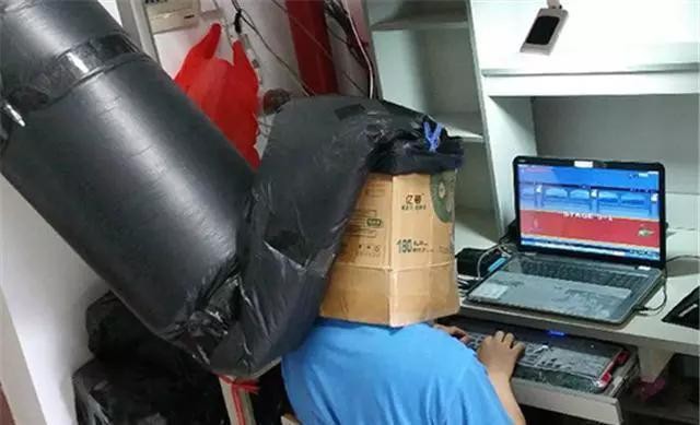 女生宿舍最雷人画面,图二有点羞羞,最后一个脏起来,男生也汗颜