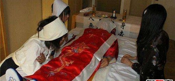 人死后为什么要盖住脸,居然有着科学本理在个中