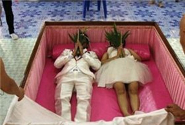 人死后为什么要盖住脸,居然有着科学本理在个中