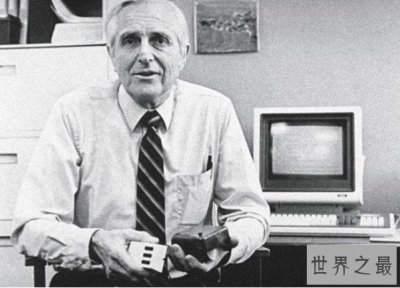 ​计算机诞生50年来最重大的事件之一，鼠标的发明