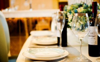 ​西餐桌的款式与布置-西餐桌的价格