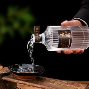 ​茅台镇五星铁酱酒(五星铁盖茅台酒图片鉴别)