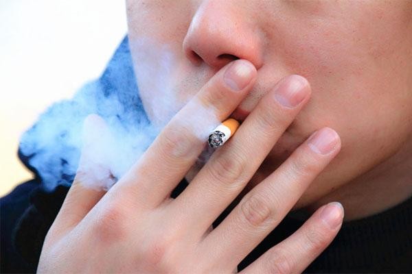 睡觉时总会磨牙是什么原因（为什么人在睡觉时会磨牙）(3)