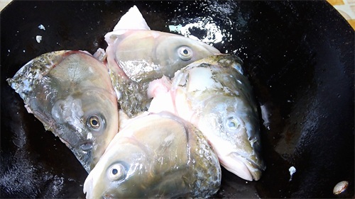 鱼头汤怎么做好喝（鱼头汤的正确做法分享）