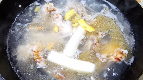 鱼头汤怎么做好喝（鱼头汤的正确做法分享）