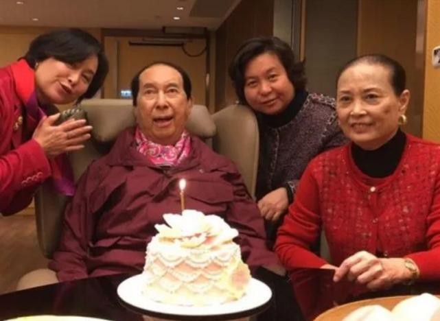 赌王何鸿燊因病去世享年98岁，最后一次露面已是2年前