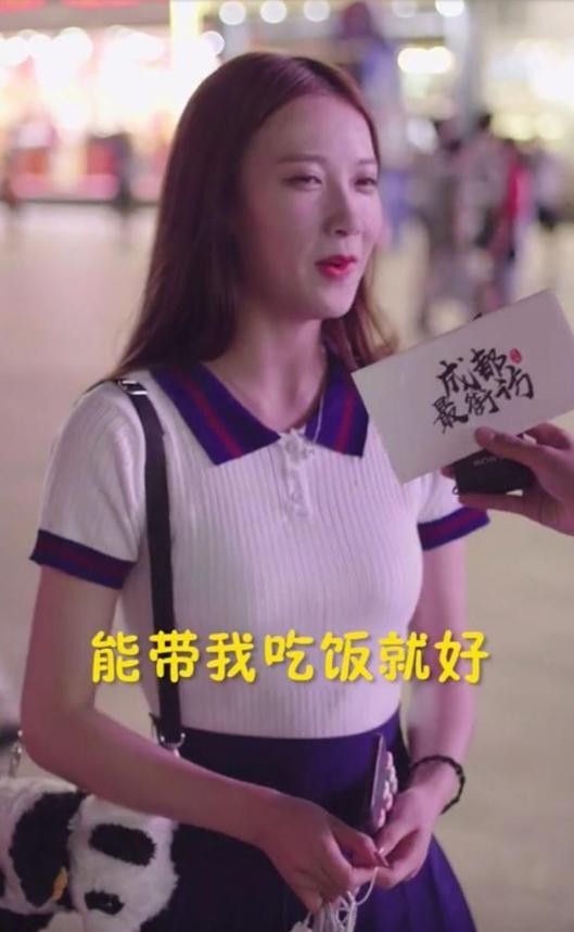 因话走红的抖音小甜甜，被爆来头不小，线下通告费最高50W