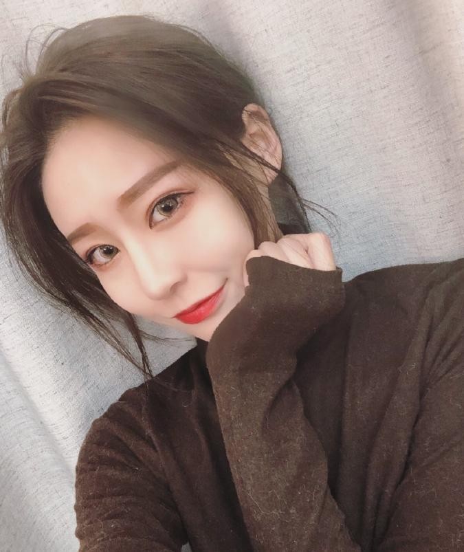 因话走红的抖音小甜甜，被爆来头不小，线下通告费最高50W