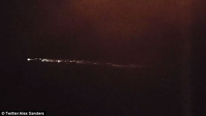 美国各地夜空同时出现UFO舰队？证实为中国长征七号火箭残骸