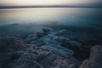 ​死海水位下降的原因（“将死”的死海：气候变暖水位下降，游客破坏污染更可怕