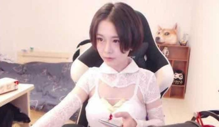 轩墨宝宝撩上衣证明是男人，当看清衣下风景，粉丝：这么有料！