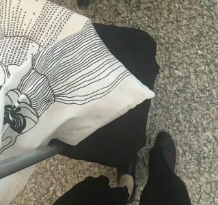 ​接吻时女生手放在哪里比较好，女生的手放在这4个位置