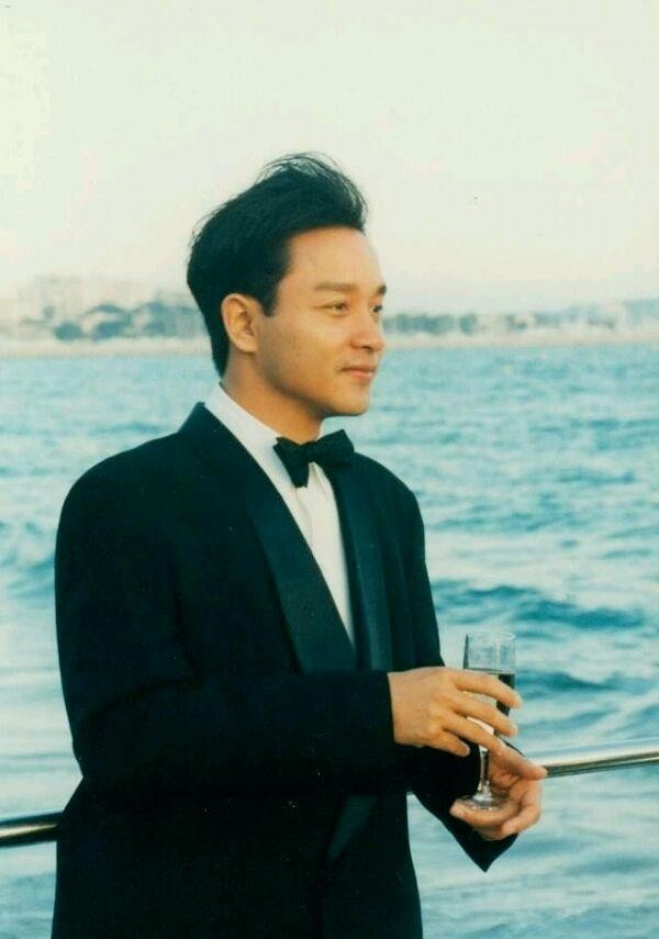 哥哥张国荣帅气罕见图片, 快拿去当手机壁纸吧