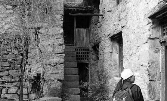 封门村十大诡异事件-坐鬼不坐人的太师椅(3)_