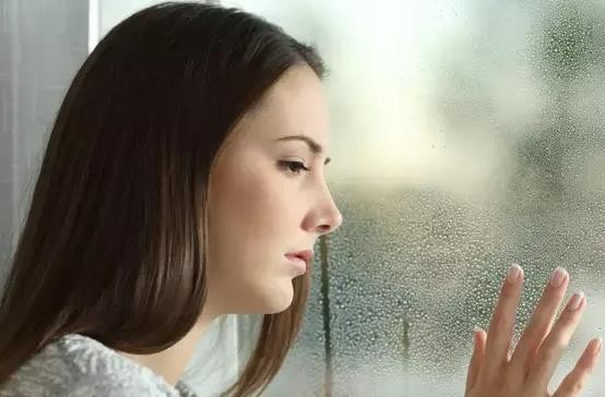 悬崖勒马是什么意思(悬崖勒马比喻爱情什么意思)