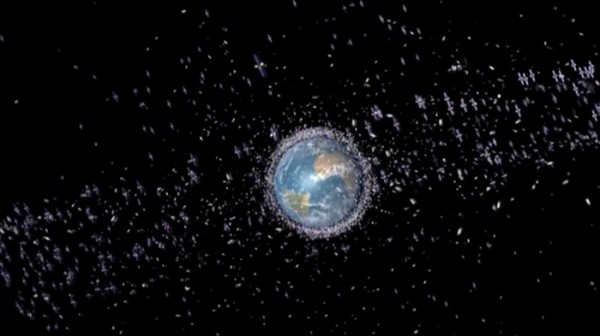 澳洲昆士兰发现神秘UFO  长长发光尾部是什么 （火箭碎片）