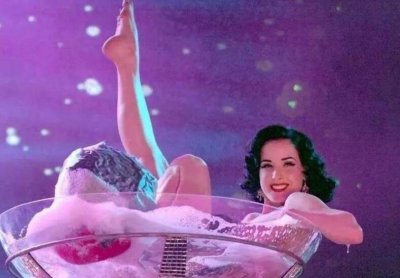 ​慈祥家李春平美国老太终归是谁，隐蔽美国女星浑家身份30年