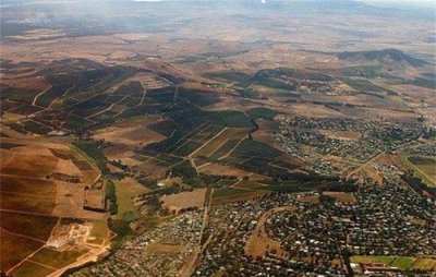 ​世界上最大的高原巴西高原达500多万平方千米 (位于南美洲)