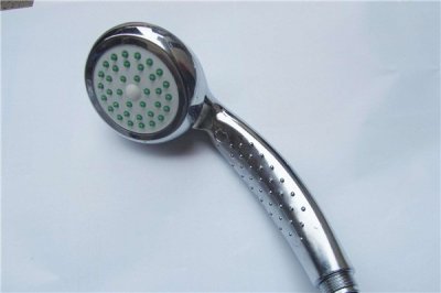 ​淋浴头闭了还滴水怎样回事 怎样样推断淋浴头能否漏水