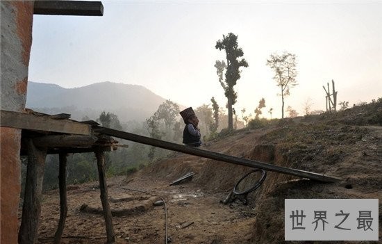 目前世界上最矮的人75岁未娶 身高仅有54.6厘米