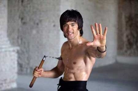 世界上出拳速度最快的人,李小龙一秒七拳