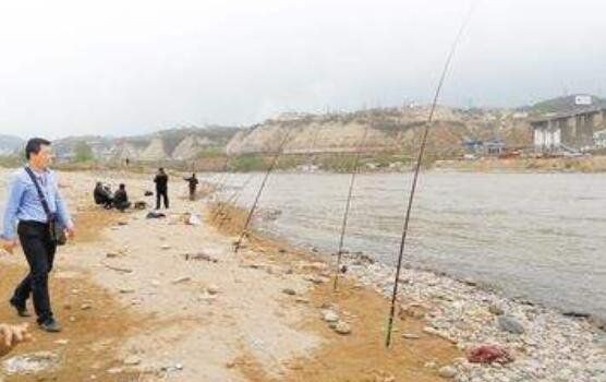 黄河钓鱼钓上男尸新闻曝光（捞起来发现竟然还是个七个月大的婴儿））(3)_