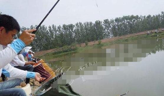 黄河钓鱼钓上男尸新闻曝光（捞起来发现竟然还是个七个月大的婴儿））(4)_