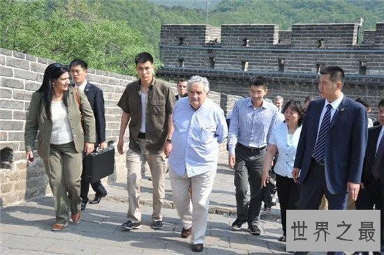 世界最穷总统身价仅有1800美元 不住总统府住农场