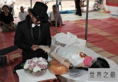 ​世界上最不可思议的婚姻，人与尸体与眼镜蛇结婚