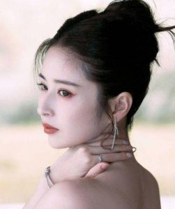 ​《深潜》即将播出：成毅颖儿主演的抗日谍战剧引发期待与质疑