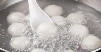 ​煮元宵应该是冷水下锅还是热水，汤圆应该冷水下锅还是热水下锅？