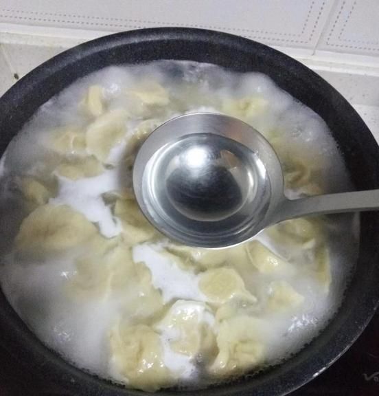 煮元宵应该是冷水下锅还是热水，汤圆应该冷水下锅还是热水下锅？图4