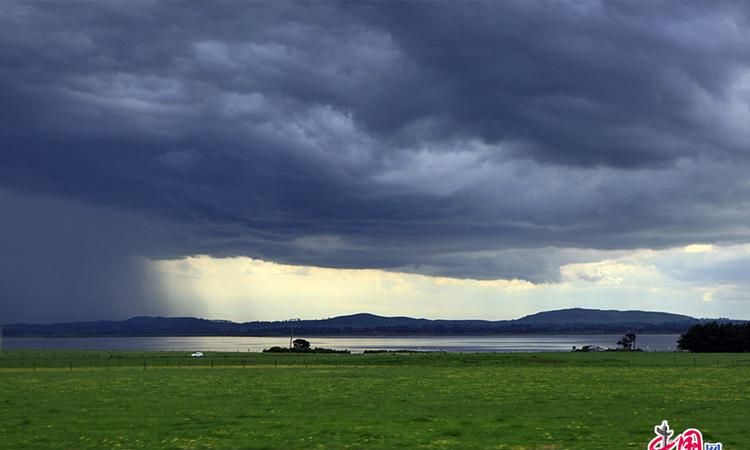 东边日出西边雨下一句是什么