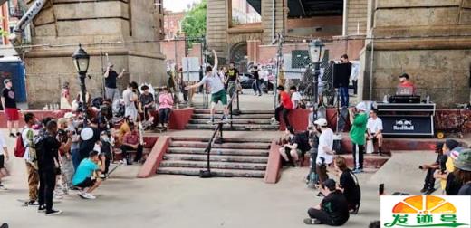 滑板初学者开始怎么练(滑板新手必学的10个动作)