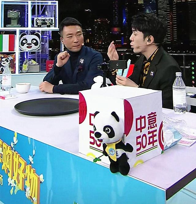 朱广权和8位手语老师（直播25年从不说话）(1)