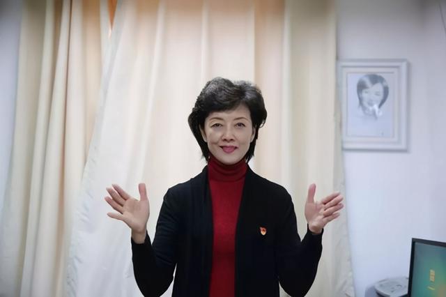 朱广权和8位手语老师（直播25年从不说话）(11)