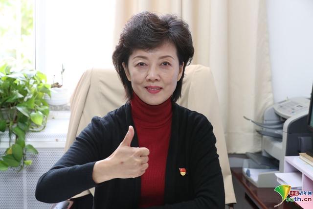 朱广权和8位手语老师（直播25年从不说话）(8)