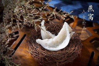 ​血燕窝和白燕窝的区别:颜色成分价格不同，血燕铁质丰富